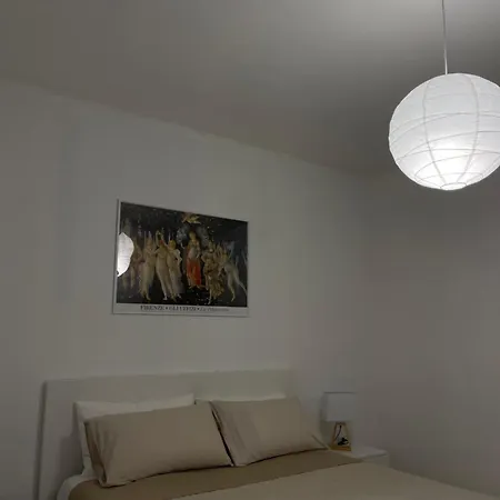 Via De Filippi, 39a Apartment *