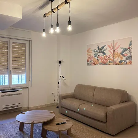 Via De Filippi, 39a Apartment *