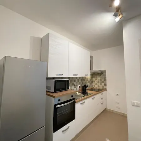 Via De Filippi, 39a Apartment